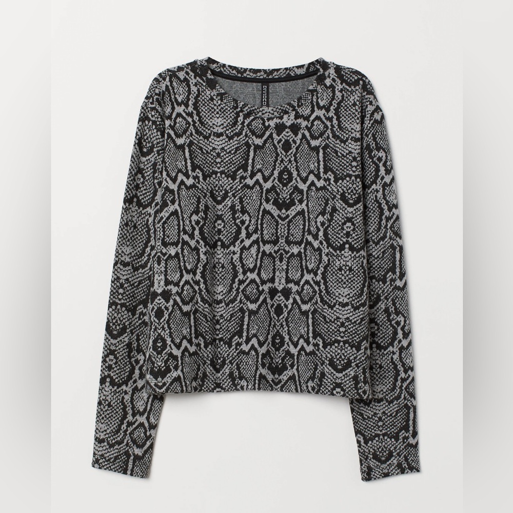 H&M black & gray snakeskin snake printing sleeves knit jumper